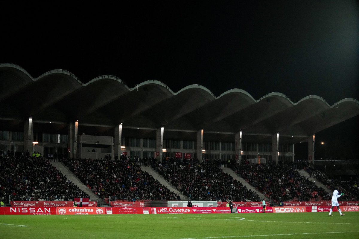 FCAnnecy's tweet photo. 🏟️ Record d’affluence de la saison. 👀
𝐌𝐄𝐑𝐂𝐈 🥰

#AllobrogesVaillants 
#FCAPFC https://t.co/RhTqJBzitM