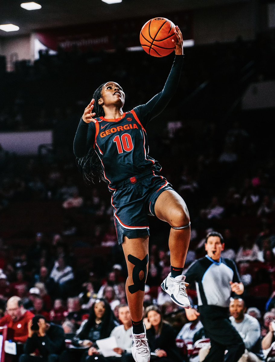 De’Mauri in the first quarter…

- Shot 4-for-4 with 3 three-pointers✔️
- Reached double-digit points in 8 minutes✔️
- Outscored the entire Tennessee team✔️

#GoDawgs | <a href="/demauri99/">De'Mauri Flournoy</a>