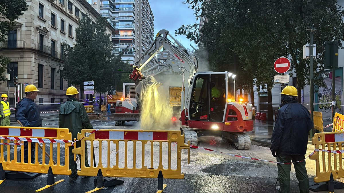 🚧 Gran Vía está cortada al tráfico debido a una avería en la red central de suministro de Aguas de Murcia.

🚍 Se han establecido vías alternativas para el transporte público y privado, supeditadas a la evolución de las obras.

‼️ El suministro de agua NO se ha visto afectado.