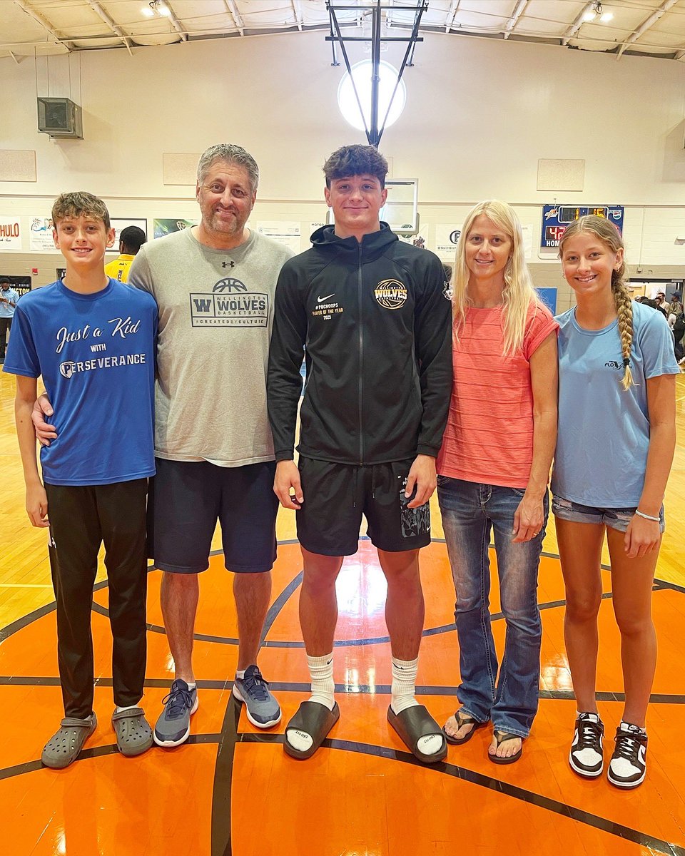 USAmateurBBall's tweet image. BIG CONGRATS to @landenharwood20 on being named the @PBCBBallForum Player of the Year for Palm Beach County! 

Landon will be hooping at the next level at Embry-Riddle in Daytona! 

#WellyMarchMadness