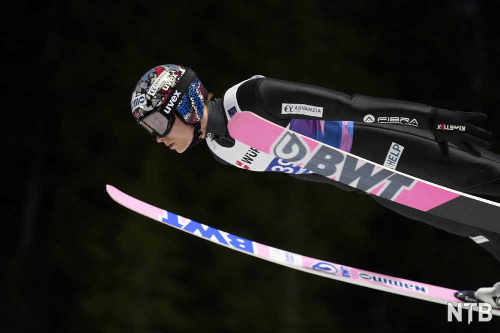 Norskijump's tweet photo. Gold 🥇 @MariusLindvik 🇳🇴🍾🥳 https://t.co/GlVhCVKC0s