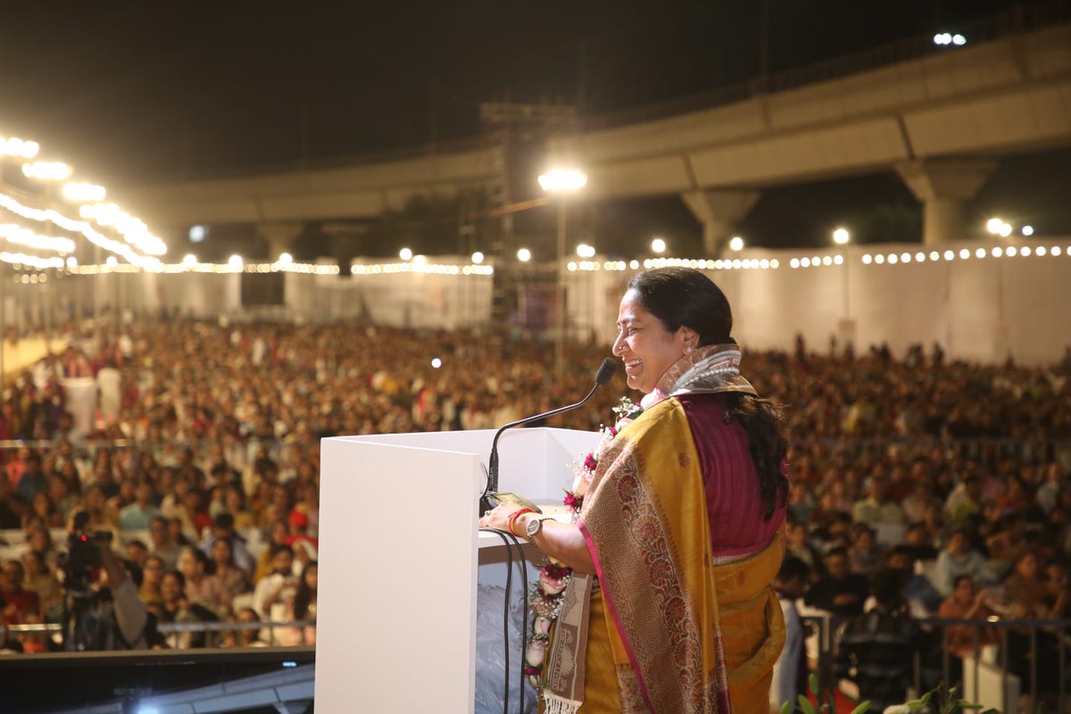 Rekha Gupta (@gupta_rekha) on Twitter photo рдЖрдЬ тАШрдЖрдирдВрдж рдорд╣рд╛ рд╕рддреНрд╕рдВрдЧтАЩ рдореЗрдВ рдкреВрдЬреНрдп рд╢реНрд░реА рд╢реНрд░реА рд░рд╡рд┐ рд╢рдВрдХрд░ рдЬреА рдХреЗ рджрд┐рд╡реНрдп рд╕рд╛рдиреНрдирд┐рдзреНрдп рдореЗрдВ рд╢рд╛рдорд┐рд▓ рд╣реЛрдиреЗ рдХрд╛ рд╕реМрднрд╛рдЧреНрдп рдкреНрд░рд╛рдкреНрдд рд╣реБрдЖред рдЬреАрд╡рди рдЬреАрдиреЗ рдХреА рдХрд▓рд╛ рдХреЛ рд╕рд┐рдЦрд╛рдиреЗ рд╡рд╛рд▓реЗ рдЗрд╕ рд╕рддреНрд╕рдВрдЧ рд╕реЗ рдЖрддреНрдорд┐рдХ рд╢рд╛рдВрддрд┐, рдкреНрд░реЗрдо рдФрд░ рд╕рджреНрднрд╛рд╡ рдХрд╛ рд╕рдВрджреЗрд╢ рдорд┐рд▓рд╛ред рдЖрдЬ тАШрдЖрдирдВрдж рдорд╣рд╛ рд╕рддреНрд╕рдВрдЧтАЩ рдореЗрдВ рдкреВрдЬреНрдп рд╢реНрд░реА рд╢реНрд░реА рд░рд╡рд┐ рд╢рдВрдХрд░ рдЬреА рдХреЗ рджрд┐рд╡реНрдп рд╕рд╛рдиреНрдирд┐рдзреНрдп рдореЗрдВ рд╢рд╛рдорд┐рд▓ рд╣реЛрдиреЗ рдХрд╛ рд╕реМрднрд╛рдЧреНрдп рдкреНрд░рд╛рдкреНрдд рд╣реБрдЖред рдЬреАрд╡рди рдЬреАрдиреЗ рдХреА рдХрд▓рд╛ рдХреЛ рд╕рд┐рдЦрд╛рдиреЗ рд╡рд╛рд▓реЗ рдЗрд╕ рд╕рддреНрд╕рдВрдЧ рд╕реЗ рдЖрддреНрдорд┐рдХ рд╢рд╛рдВрддрд┐, рдкреНрд░реЗрдо рдФрд░ рд╕рджреНрднрд╛рд╡ рдХрд╛ рд╕рдВрджреЗрд╢ рдорд┐рд▓рд╛ред