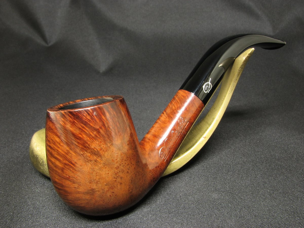 Elegance in everything. Refined beauty and practicality are embodied in the DAVIDOFF 409 pipe, created by French craftsmen for the Swiss company of a Ukrainian-born Jewish entrepreneur. More photos at the link vkpipes.com/pipeline/david…