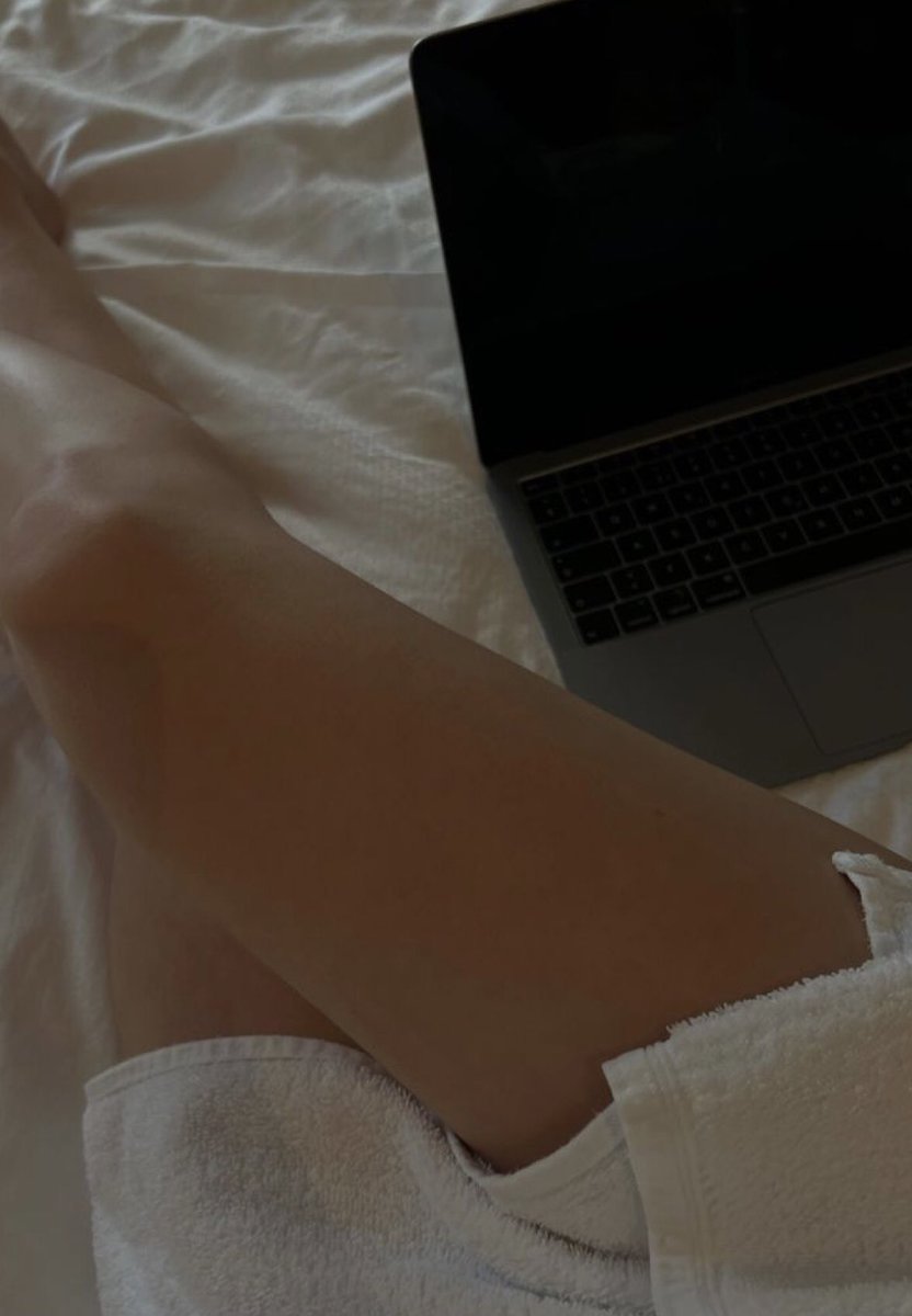 Cüzdanını domalt aşağılık köpekler 
#sahibe #finansalköle #finansaldestek #finansalköpek #ayakfetiş #ayakkölesi #strapon #izmirsahibe #corap #incecorap