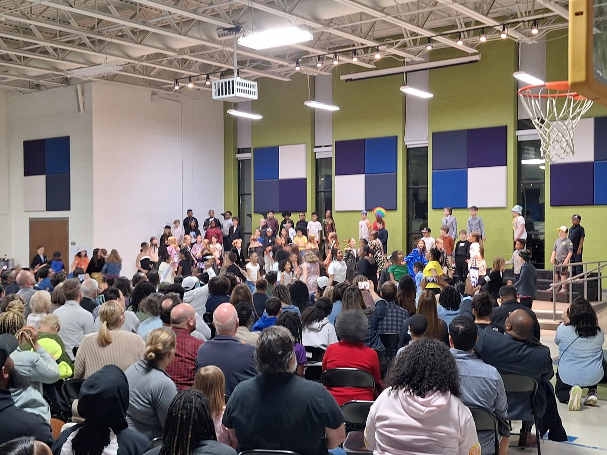 WBESBulldogs's tweet image. 4th grade Music Celebration- So impressed with the talent of our students! It was a full house of families and friends supporting our students! Way to go, Mr. Blackmon (WB Music Teacher)!