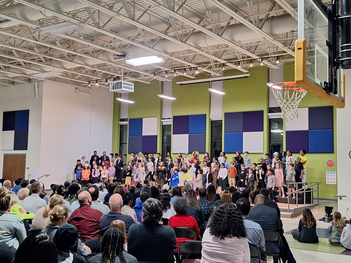 WBESBulldogs's tweet image. 4th grade Music Celebration- So impressed with the talent of our students! It was a full house of families and friends supporting our students! Way to go, Mr. Blackmon (WB Music Teacher)!