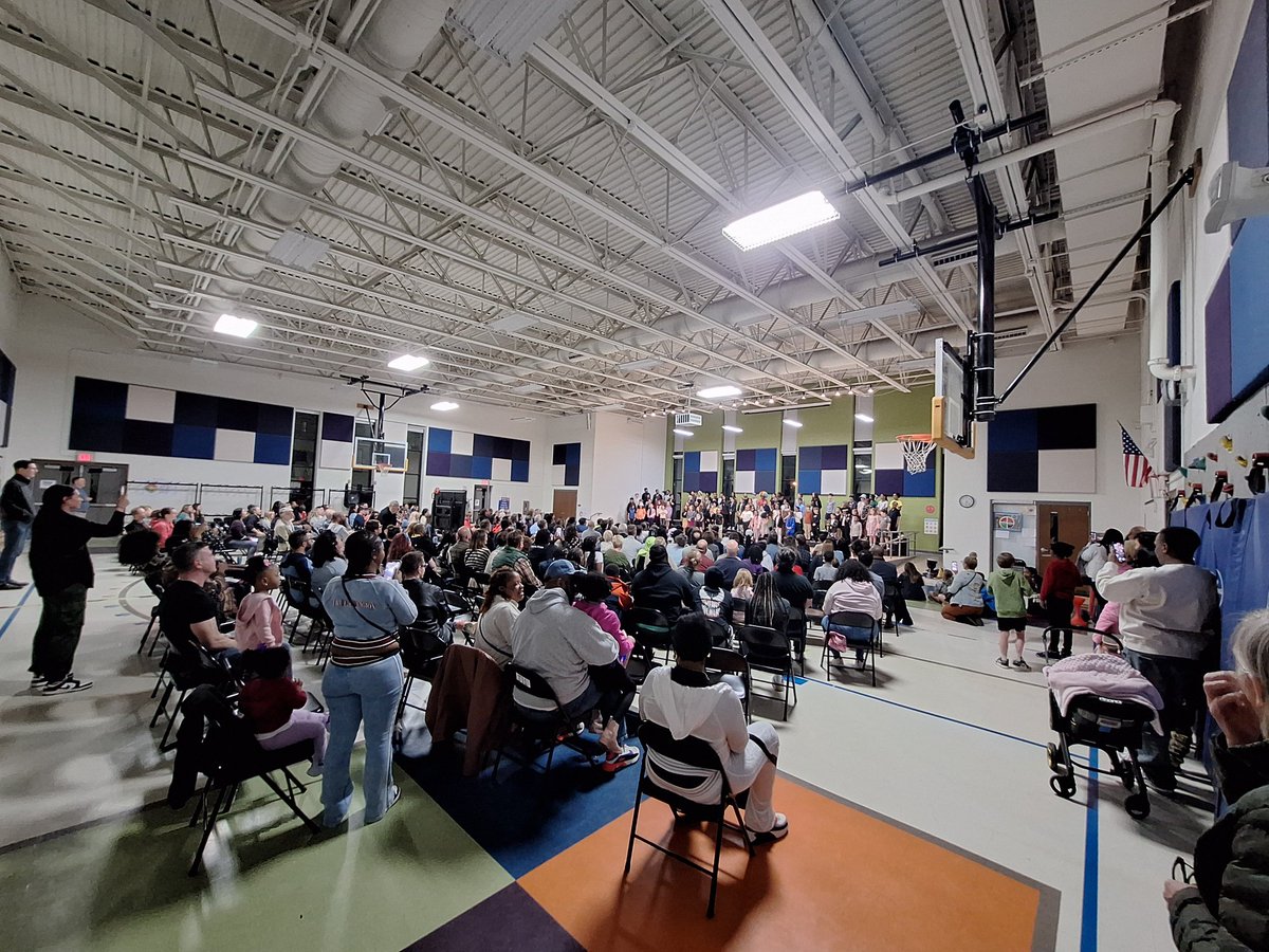 WBESBulldogs's tweet image. 4th grade Music Celebration- So impressed with the talent of our students! It was a full house of families and friends supporting our students! Way to go, Mr. Blackmon (WB Music Teacher)!