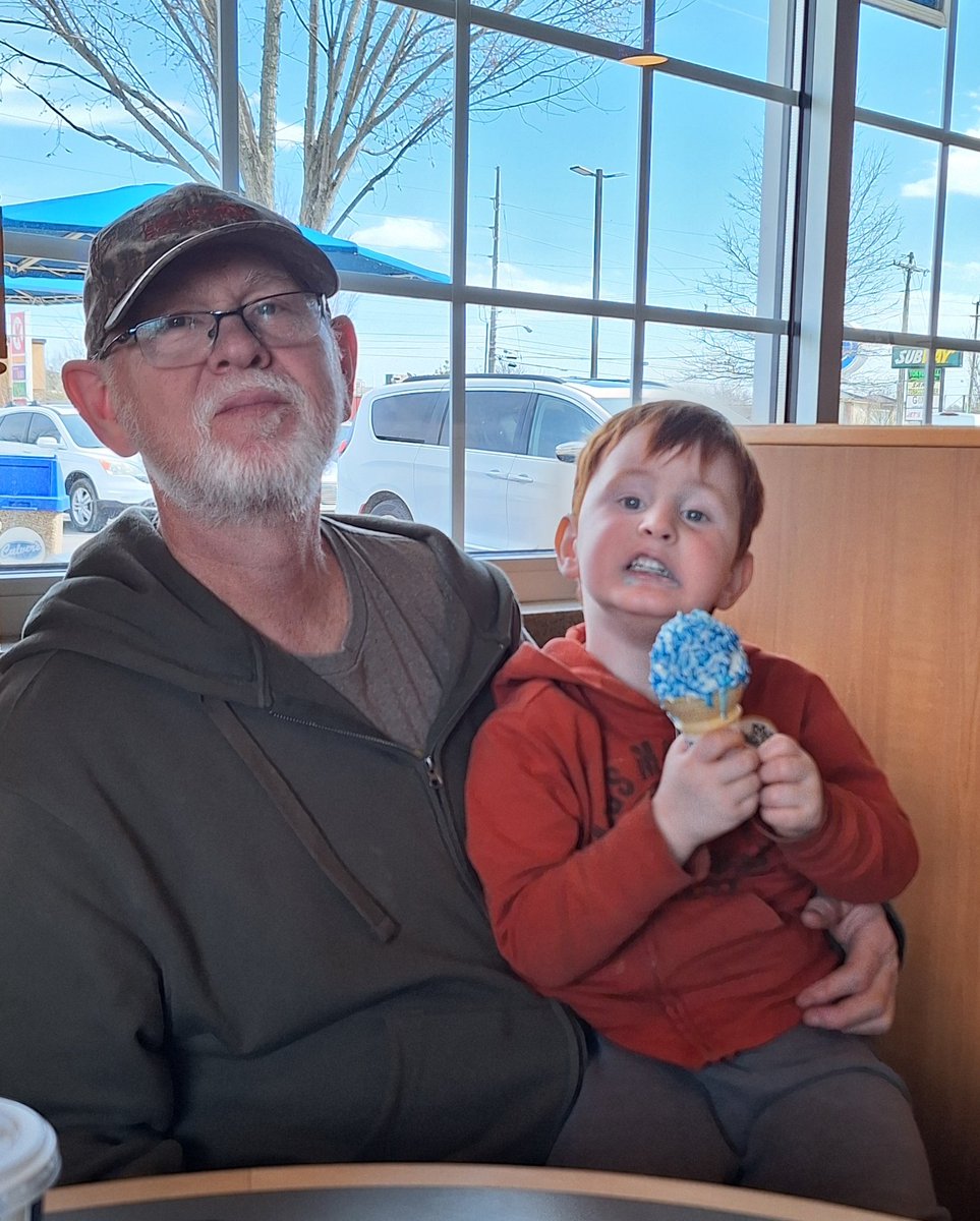 shumate_robin's tweet image. Happy Birthday to Oliver! I can&apos;t believe you are 4 years old today! You keep us moving and laughing everyday!