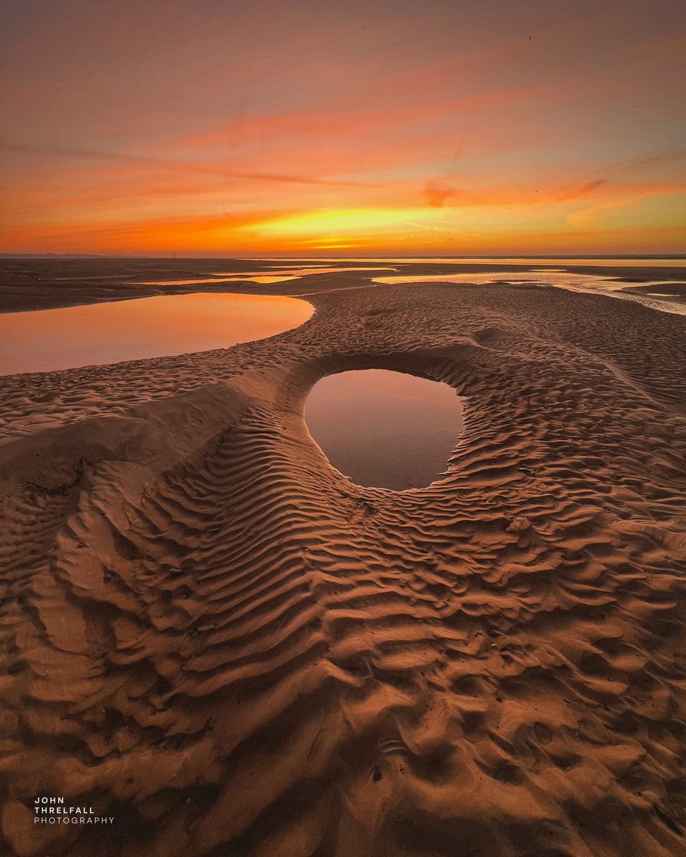 Yesterday mornings sunrise out on the Ribble Estuary.

#lythamstannes #fyldecoast #lancashire #sunrisephotography #sunrise