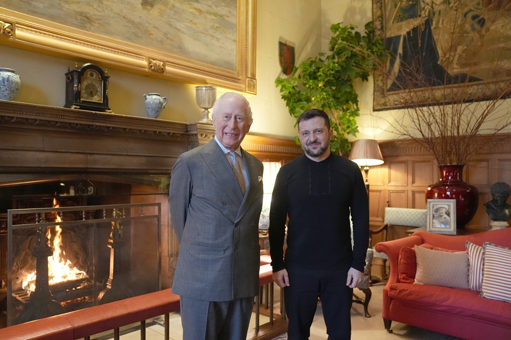 🚨📸 PICTURED: Ukrainian President Zelenskyy with the King at Sandringham