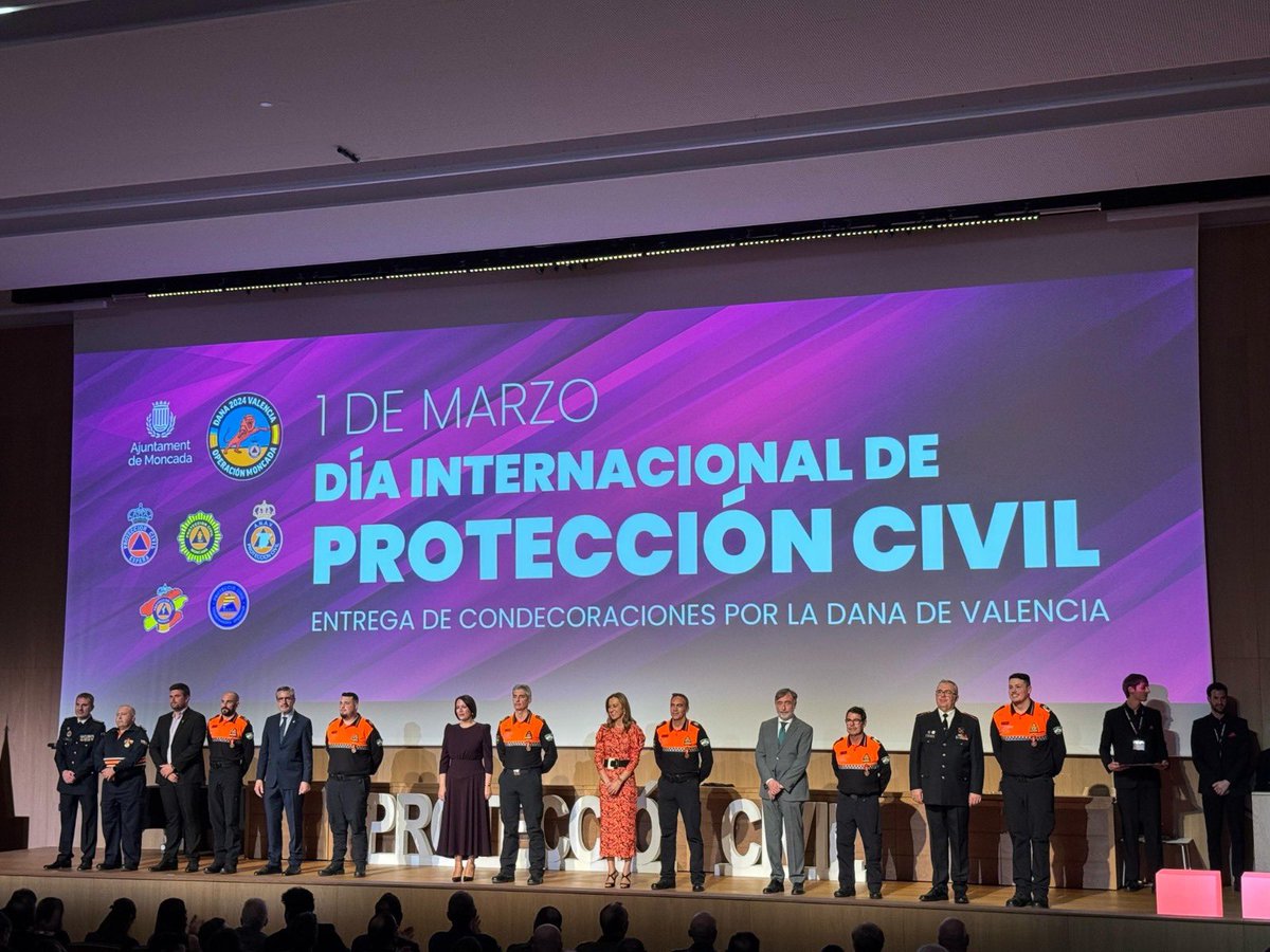 .<a href="/AytoMoncada/">Ajuntament Montcada/Moncada</a> ha concedido la Cruz al Mérito de Protección Civil con Distintivo Rojo a los efectivos de Protección Civil del Ayuntamiento de Málaga que se desplazaron hasta el municipio valenciano para participar en las tareas de rescate y de ayuda a los afectados por la Dana.