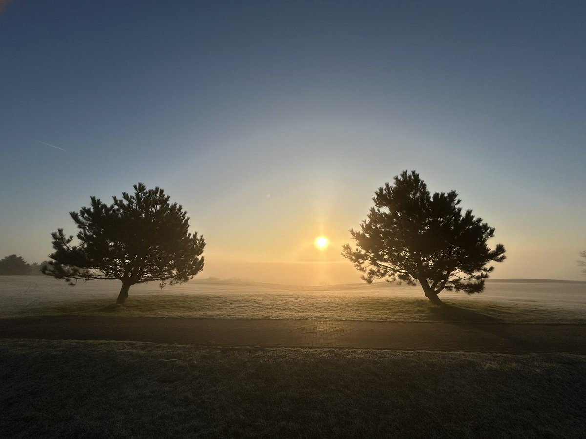 Wat een mooie start van de dag! 🤩✨ Een rustige en zonnige zondag om lekker op te laden en te genieten. ☀️ Maak er een fijne avond van! 🌙⭐️
#enjoythelittlethings ✨ #relax #samennaarbuiten 🌿 #duurzameinzetbaarheid