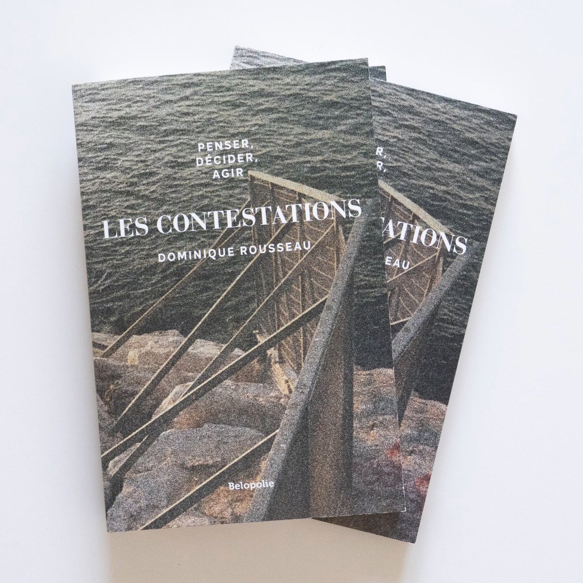 « Lumineux (…) Dominique Rousseau fait état d’une révolte qui s’assume comme créatrice de droit, et d’une pratique du droit qui se vit comme l'inscription sans fin, toujours à refaire, de l’égalité. »

« Les Contestations »
De Dominique Rousseau
56 p., 10 €, <a href="/Belopolie/">Belopolie</a>