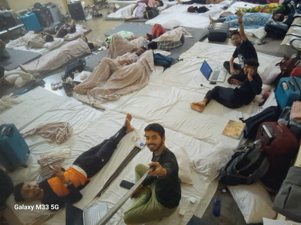 nipun_io's tweet photo. Shit hospitality bu IIT BHU at #technex tech fest, lot of mosquito problem, no hygiene in the washrooms, no coordination between the organizers @technexiitbhu #iitbhu @IITBHU_Varanasi https://t.co/wnO4NhH5Fm