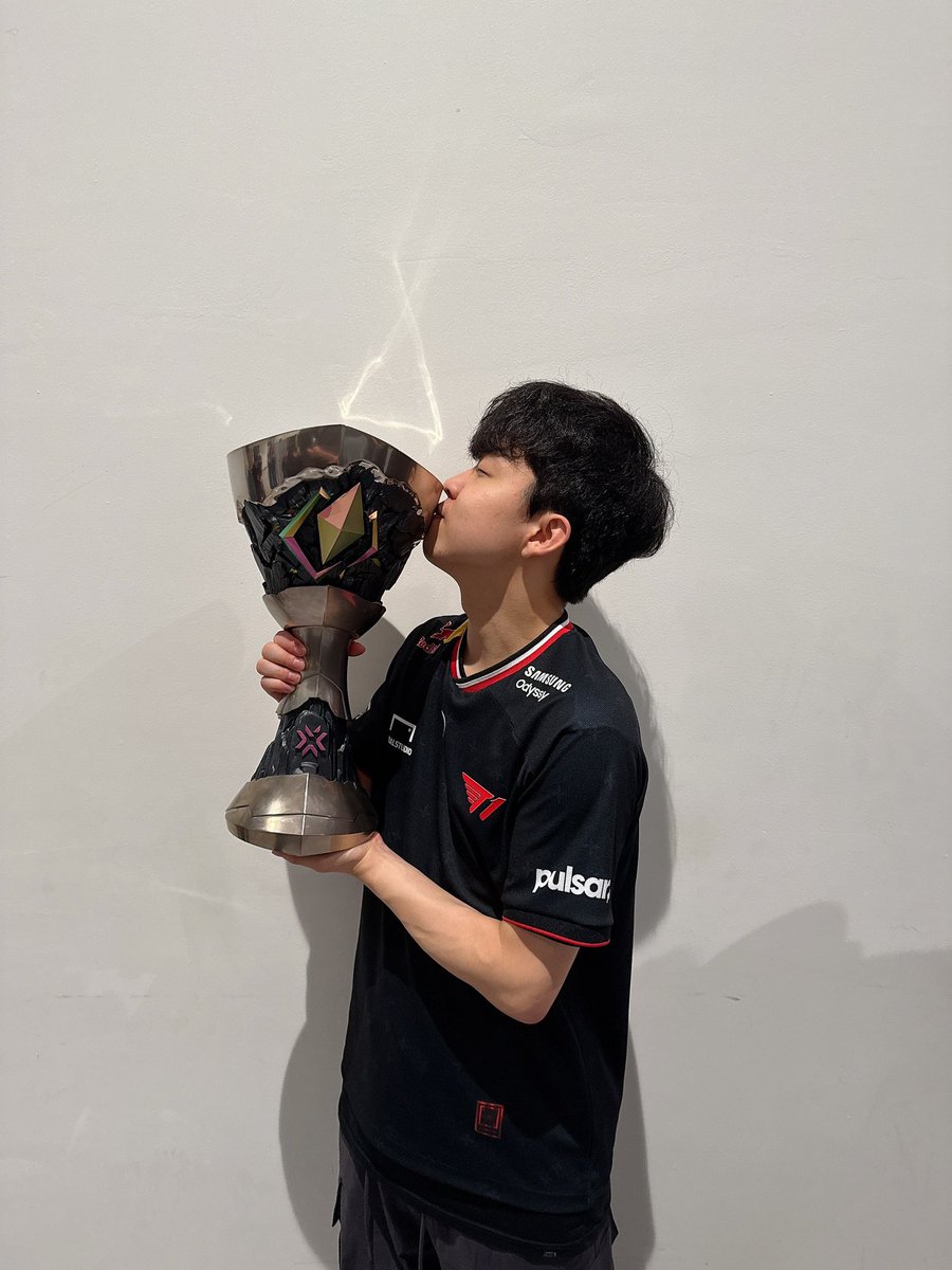 stax (@staxvlrt) on Twitter photo GG WP 3-2 <a href="/G2esports/">G2 Esports</a>
I made it!!!
Those who suspected it will be shut up now, right?
I'm so happy I'll enjoy today
I think the sound of cheering us on stage today was louder!
I think that's why I won
And I'll give this trophy to those who trust me and support me until the end GG WP 3-2 <a href="/G2esports/">G2 Esports</a>
I made it!!!
Those who suspected it will be shut up now, right?
I'm so happy I'll enjoy today
I think the sound of cheering us on stage today was louder!
I think that's why I won
And I'll give this trophy to those who trust me and support me until the end