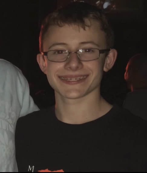 2 pic. Whoever told past me to swap glasses shape is a god https://t.co/E67DHhpVIR