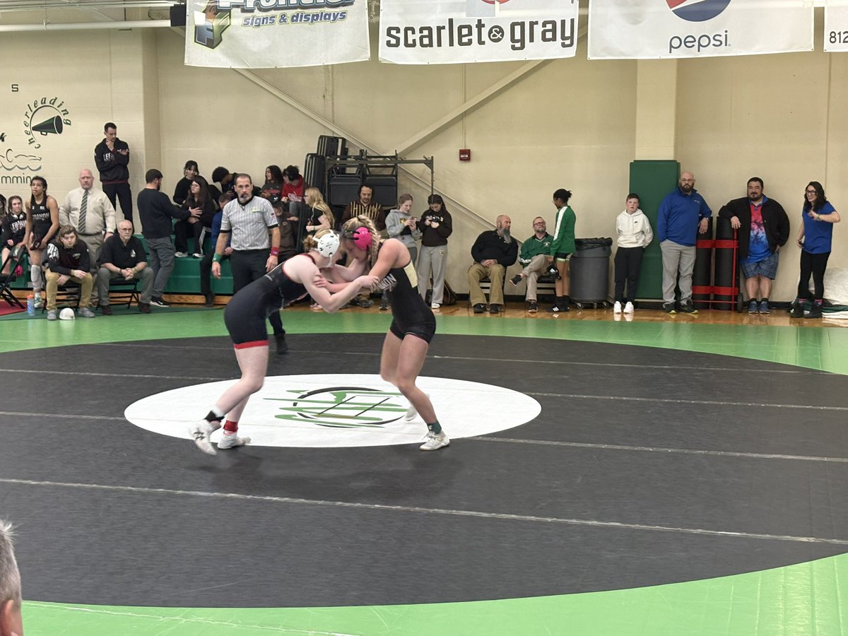 🤼‍♀️ 4 hours in here at Districts…

4️⃣ are in the semis at 2-0:
Trammell 140, Addis 145, Carlisle 155, Naill 190

6️⃣ will be battling through consos starting 1-1:
Stukenborg 100, Norton 120, Broadus 125, Sanchez 130, Emerson 135, Carpenter 170

Brackets: baumspage.com/wr/ohsaa/girls…