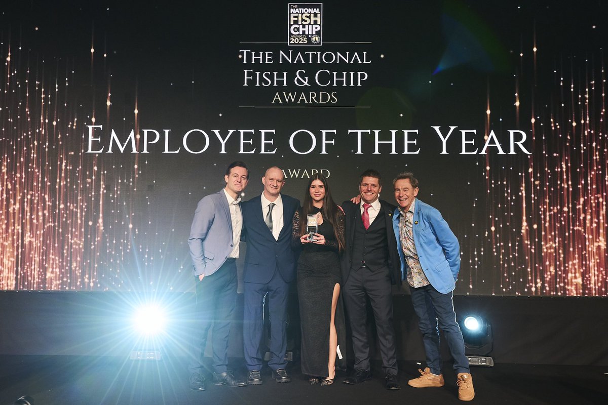 We were delighted to present Georgia Lye from Seafayre Fish &amp; Chips, Guildford, with the Employee Of The Year Award at the #Fishandchipawards2025
From the very first event, we have been proud supporters of the awards and the improvements they drive in our industry