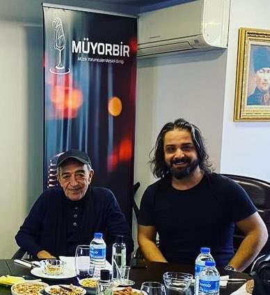 Ah be abim o kadar güzel şeyler kattın ki insanlığa  sanata dair şarkılarınla büyüdüm duruşunu mücadeleni hep örnek aldım ve devam edeceğim. sonsuza dek şarkılarınla varolacaksın iyi ki geçtin bu dünyadan abi iyi ki seni tanıma onuruna eriştim teşekkürler Edip abi #edipakbayram