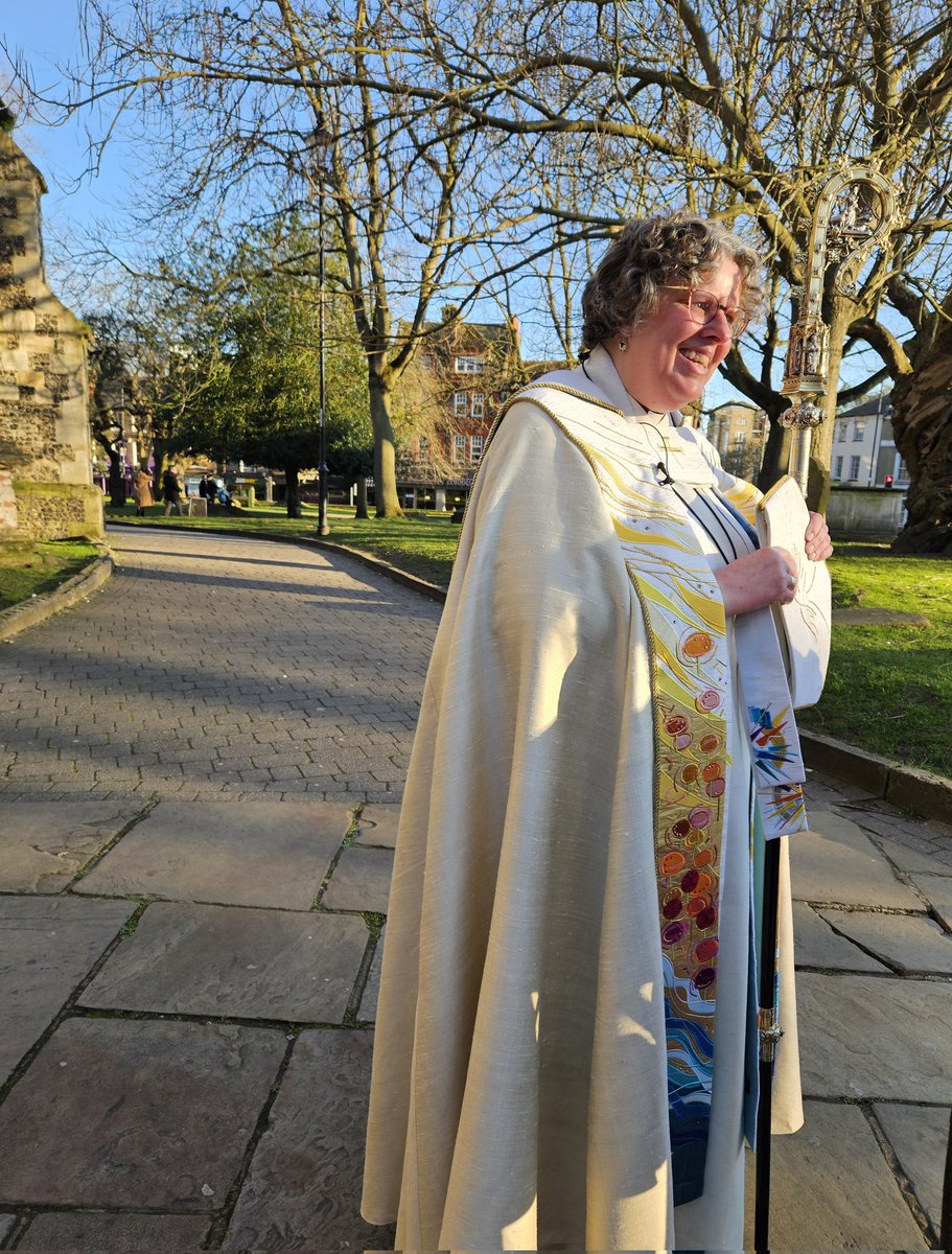 Christine Allsopp (@venchrisallsopp) on Twitter photo +Mary Gregory was welcomed as #Bishop of Reading <a href="/oxforddiocese/">Diocese of Oxford</a> this afternoon. She encouraged us to be humble and hopeful. +Mary Gregory was welcomed as #Bishop of Reading <a href="/oxforddiocese/">Diocese of Oxford</a> this afternoon. She encouraged us to be humble and hopeful.