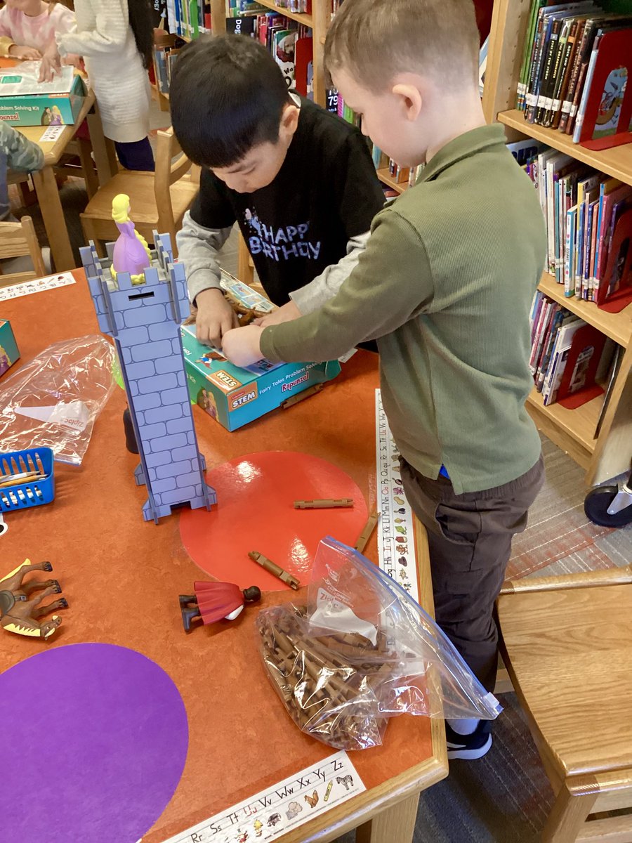 LeviLibrary's tweet image. Our 1st graders are getting ready to meet @paulozelinsky. We read his AMAZING 🤩 retelling of Rapunzel &amp;amp; built ladders so Rapunzel could escape the tower. 👸🏼🤴🏻🏰 @MeadowDrPTA @MsHDeNicola @MeadowDriveElem #PARP #MineolaProud