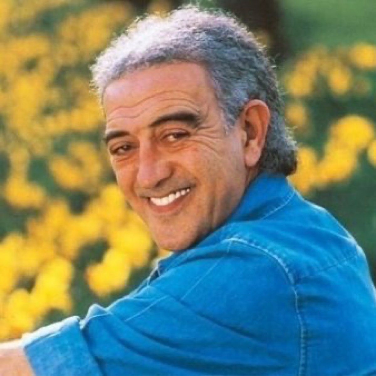 Harun Savaşçı (@harun_savasci) on Twitter photo Yolun aydınlık olsun büyük usta #EdipAkbayram 💛💙
Büyük Bir <a href="/Fenerbahce/">Fenerbahçe SK</a> 'li daha yıldızlara karıştı.🙏🙏🙏
Seni hep;
Eşkıya dünyaya hükümdar olmaz.
Sözlerinle hatırlayacağız. Yolun aydınlık olsun büyük usta #EdipAkbayram 💛💙
Büyük Bir <a href="/Fenerbahce/">Fenerbahçe SK</a> 'li daha yıldızlara karıştı.🙏🙏🙏
Seni hep;
Eşkıya dünyaya hükümdar olmaz.
Sözlerinle hatırlayacağız.