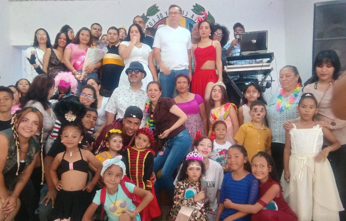 ADECOSCHACAO (@adecoschacao) on Twitter photo #01Mar Excelente bienvenida al carnaval en #AD #GUAICAIPURO con la elección de sus distintas madrinas en todas las categorías
Invitado especial nuestro gran <a href="/Negal_m/">Negal Morales</a> candidato para la Gobernación de Miranda y Sec. Gen. Seccional del Estado Miranda #01Mar Excelente bienvenida al carnaval en #AD #GUAICAIPURO con la elección de sus distintas madrinas en todas las categorías
Invitado especial nuestro gran <a href="/Negal_m/">Negal Morales</a> candidato para la Gobernación de Miranda y Sec. Gen. Seccional del Estado Miranda