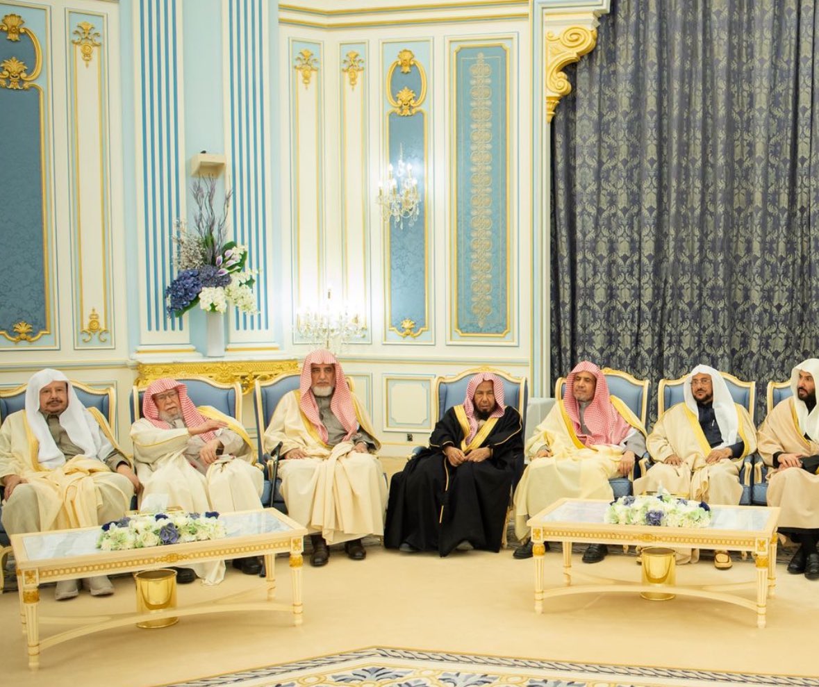 nawafbinfaisal's tweet image. في استقبال سمو سيدي #ولي_العهد
ل سماحة مفتي عام المملكة وأصحاب السمو الأمراء، وأصحاب الفضيلة العلماء والمعالي الوزراء وجمعاً من المواطنين، للتهنئة بحلول شهر رمضان المبارك.