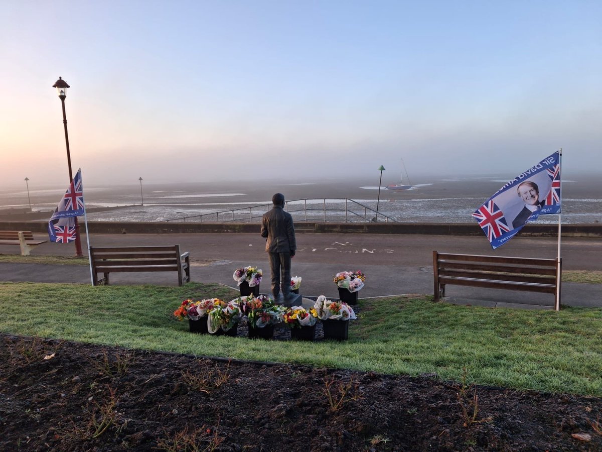 KatieAmess's tweet image. Watching over the City of #Southend I hope to get some answers and justice for him soon #justiceforsirdavid 🇬🇧❤️