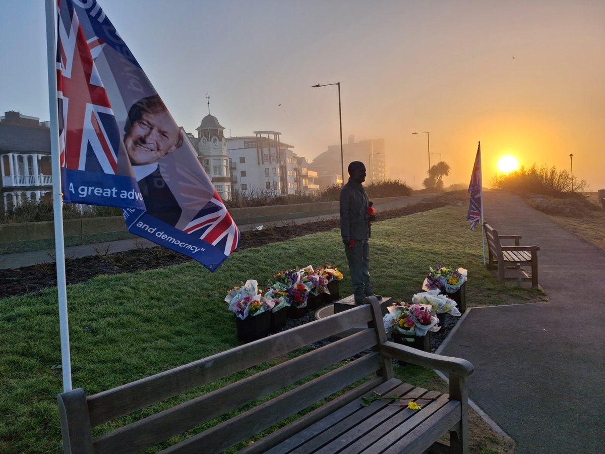 KatieAmess's tweet image. Watching over the City of #Southend I hope to get some answers and justice for him soon #justiceforsirdavid 🇬🇧❤️