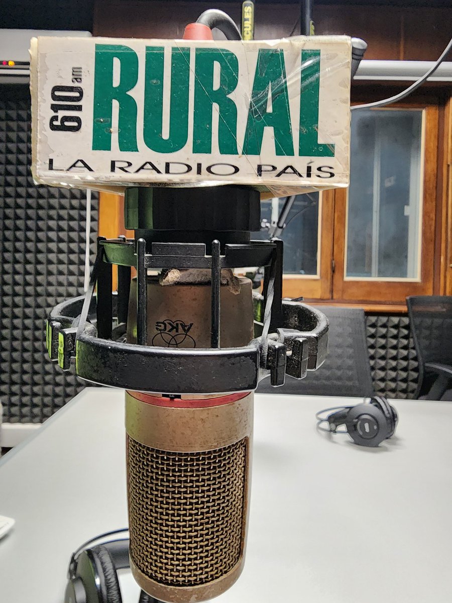 Escuchenos en vivo este lunes desde 5:30 por radiorural.uy 
Problemas técnicos nos tienen fuera del aire,pero si estamos en la web en vivo!!
radiorural.uy