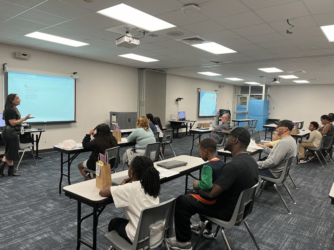 STAAR Tours at <a href="/USEStallions/">Stephens Elementary</a> STREAM Night! Giving parents a close up of the online testing platform. ⭐️ <a href="/katyisd/">Katy ISD</a>