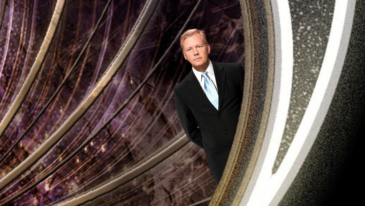 Chaos At Oscars As Chris Hansen Appears On Stage buff.ly/LANZp6k