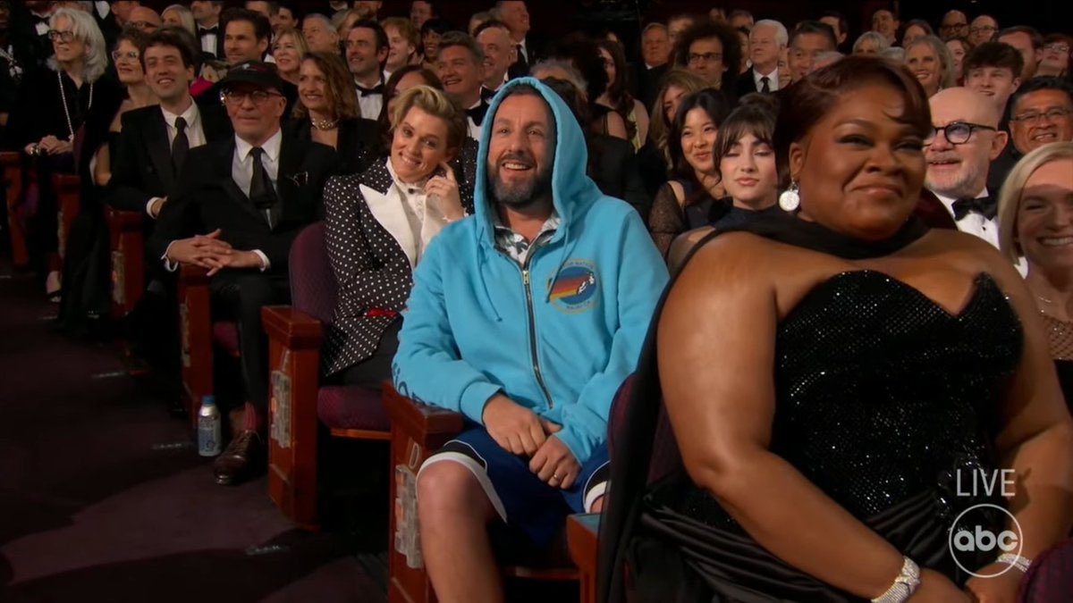 Yo criticando los #Oscars2025 desde casa
