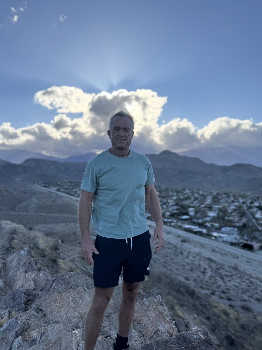RobertKennedyJr's tweet image. Afternoon mountaineering above Coachella Valley.