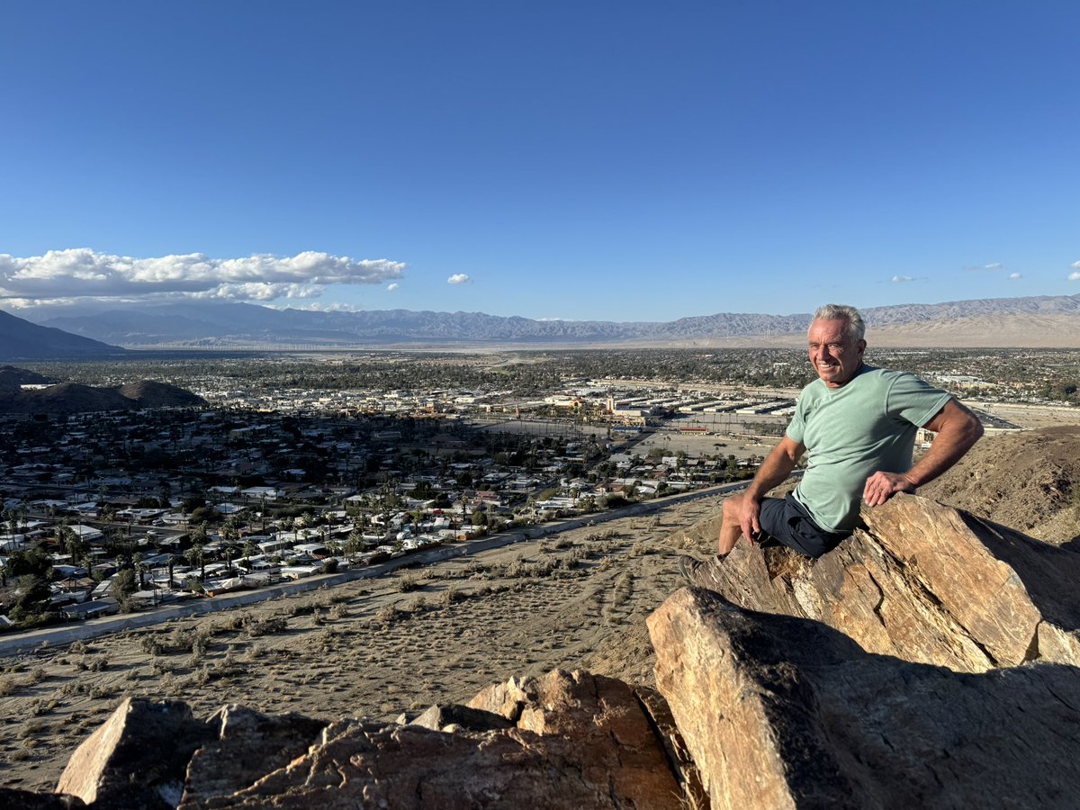RobertKennedyJr's tweet image. Afternoon mountaineering above Coachella Valley.