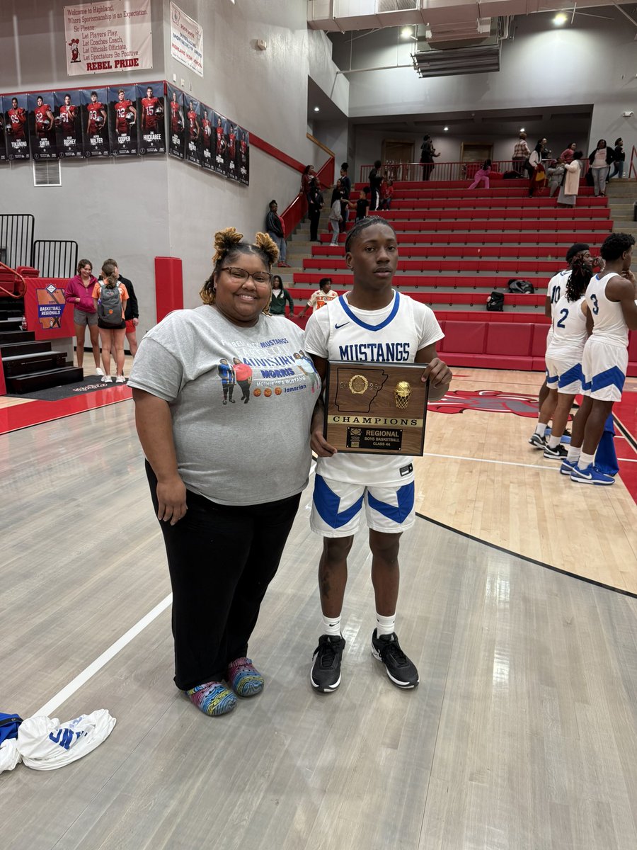 I’m 5’8 starting point guard , i’m 17 y/o We won regionals championship and first game i had 24 points 6 rebounds 4 assists 4 steals, Second game 30 points breaking my career high 
<a href="/GradyMajors/">Grady Majors</a> <a href="/ETTaylor79/">Erick Taylor</a> <a href="/PrepRedzoneAR/">Prep Redzone Arkansas</a> <a href="/ARPrepSports/">Arkansas Prep Sports</a> <a href="/k_sutherlandAR/">Kyle Sutherland</a> <a href="/RazorbackMBB/">Arkansas Razorbacks Men’s Basketball 🐗</a> <a href="/KevinMoses38/">Kevin Moses LLC</a>