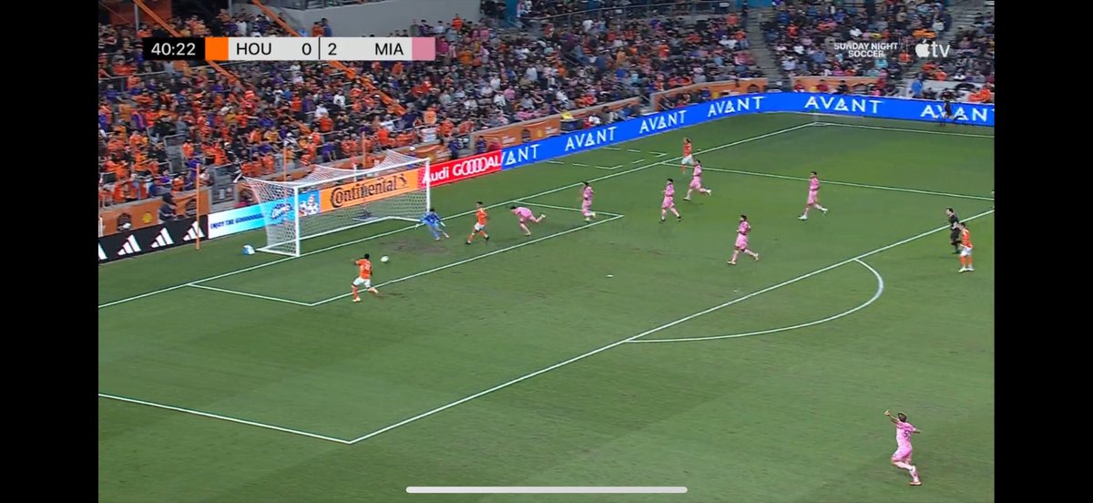 MLSLad's tweet photo. HOW DID ALIYU MISS THIS??? https://t.co/KnUdszA6Sk