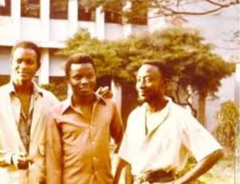 Quand <a href="/VitalKamerhe1/">Vital Kamerhe</a>, brillant étudiant à l'UNIKIN n'avait qu'une seule nationalité (congolais de père et de mère).
Aujourd'hui,
Les ennemis de l'unité nationale (faux pasteurs, tribalistes, incompétents, pédophiles, mendiants...)
 veulent lui coller d'autres nationalités.