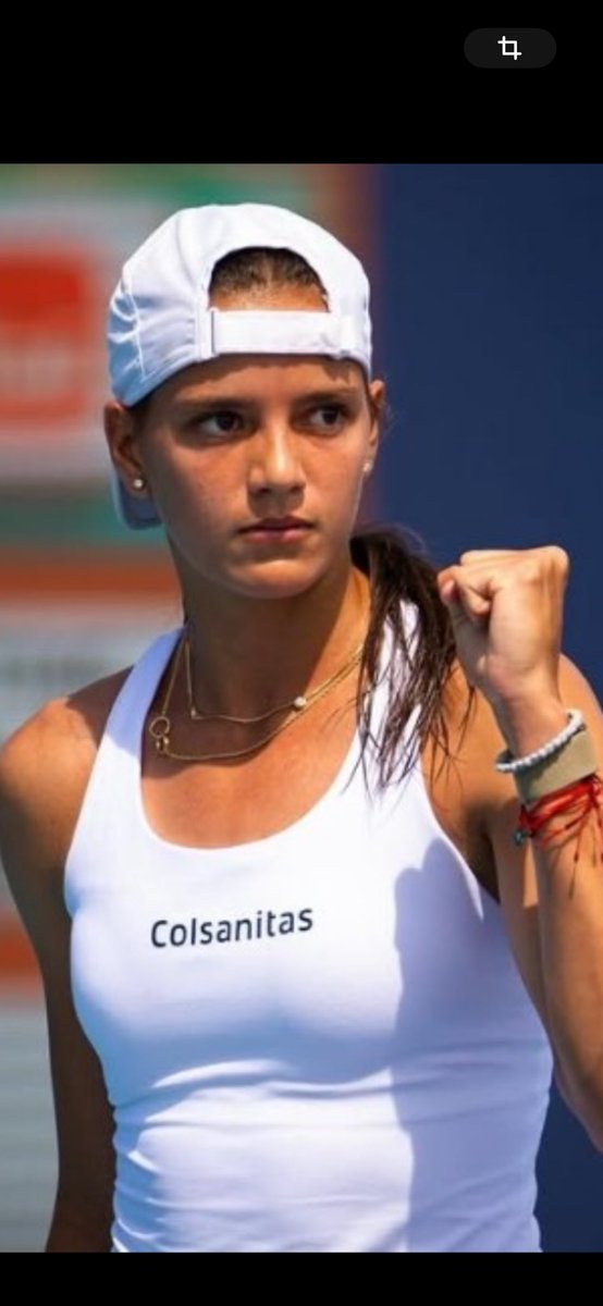 El éxito de ⁦<a href="/EmilianaArango/">EmilianaArango</a>⁩ se debe a su gran esfuerzo y al de su familia que han sufrido este proceso. Pero hay que resaltar el trabajo de ⁦<a href="/maohadad/">MAO HADAD</a>⁩ y Felipe Mantilla , quienes son los entrenadores oficiales de ella.Medallas para nadie más. Disfruta Emiliana….