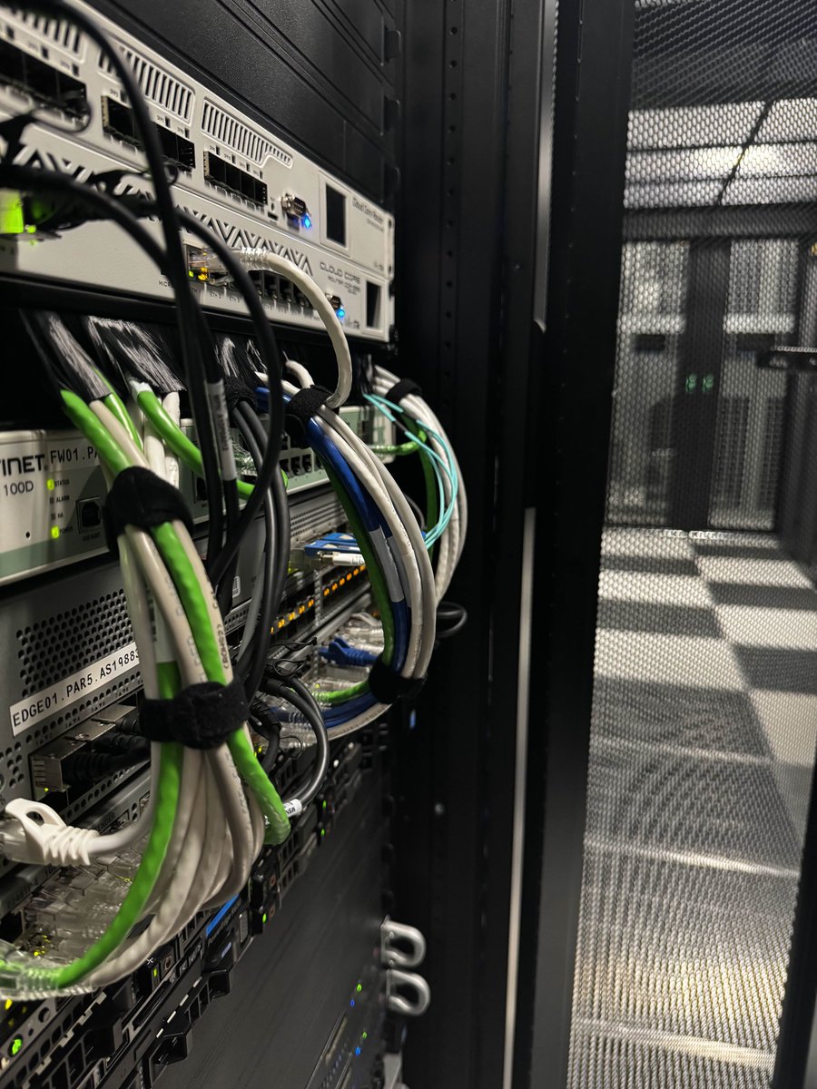 NolanMetayer's tweet photo. Upgrade en cours ! Nous avons ajouté 80 Gbps (2x 40G) à notre cœur de réseau à Paris (Equinix PA5). pour @HolyCloud_FR 💪🔥
Testez notre réseau ici 👉 https://t.co/4oUsb3l1TU
Besoin de Transit IP, GRE ou session BGP à moindre coût ?
Contacte moi en DM !
#TransitIP #BGP https://t.co/4EA5wXjrQz