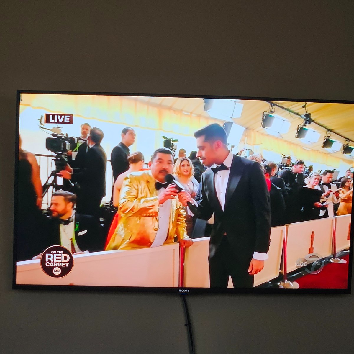 Randomly flipped through #Oscars pre event coverage &amp; who is there? <a href="/OmarESPN/">Omar Raja</a>  leading the broadcast. Amazing. We knew you when!