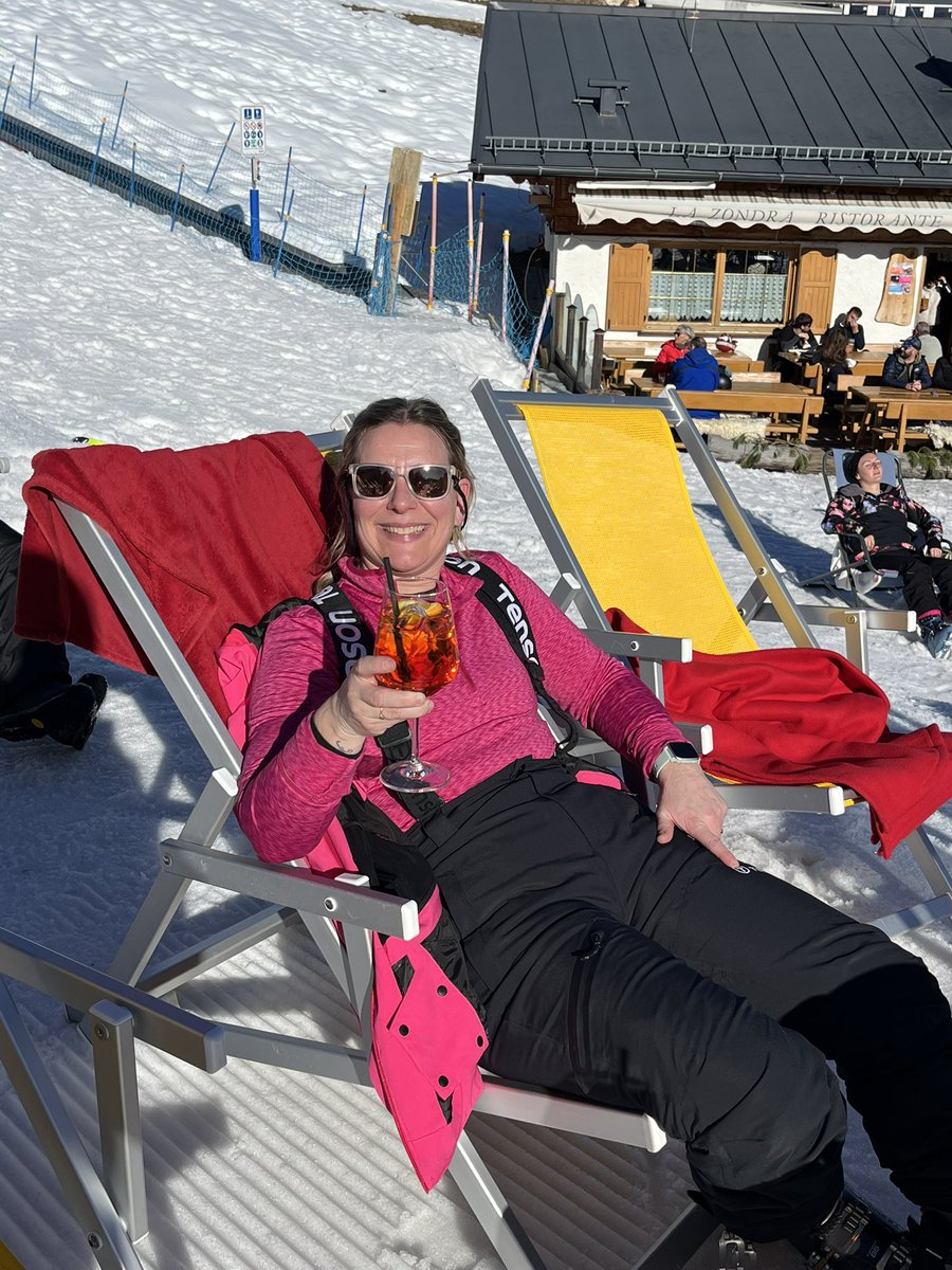 Het slechte leven dat vakantie heet….ik zeg: stuur geen hulp. Ik red mezelf 😉.