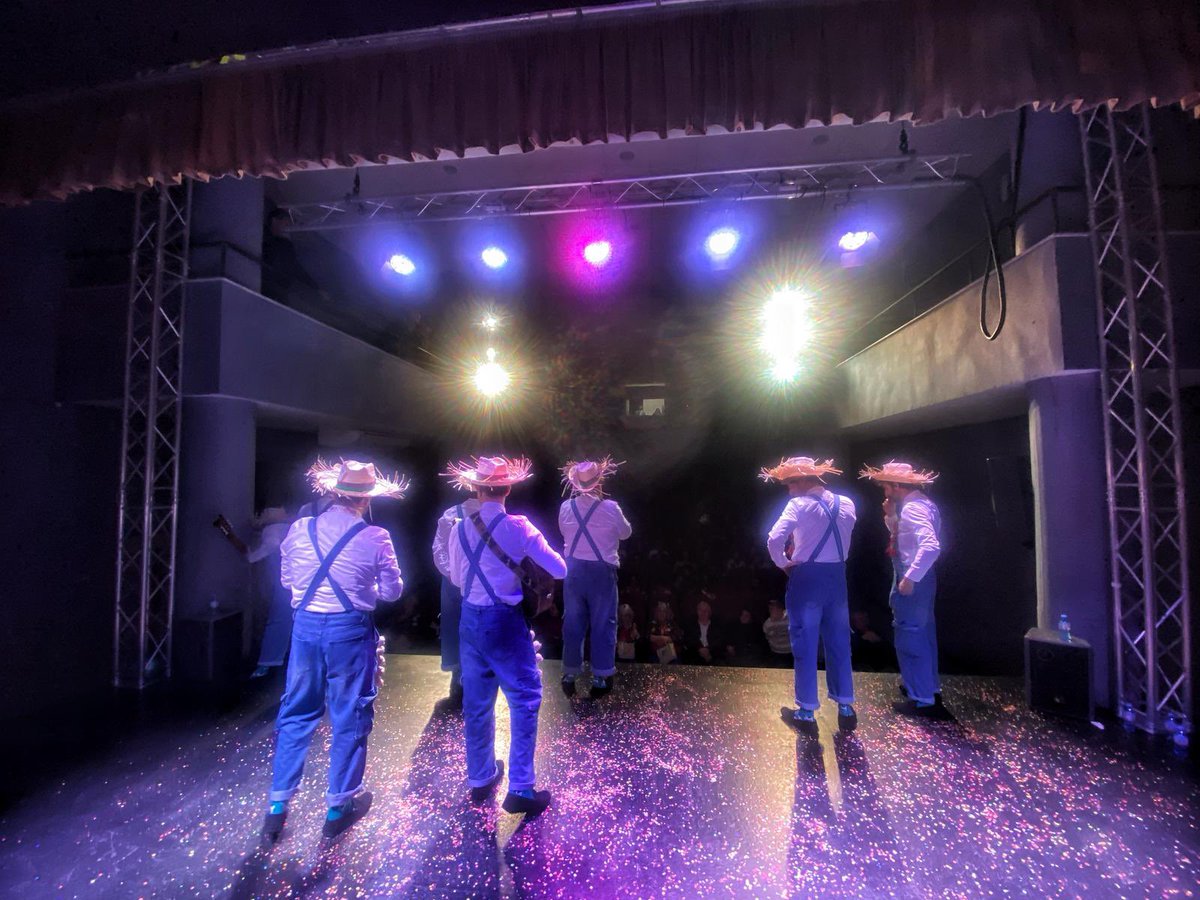 Ha sido un día lluvioso, que le viene muy bien a los tomates y la lechugas! Pero también nos ha dado tiempo a cantar en el centro y más tarde cerrar este carnaval cantando en <a href="/AytoAlmachar/">Almáchar</a> . Gracias a todos por el cariño y recordad que aunque sea en la calle siempre nos tendréis