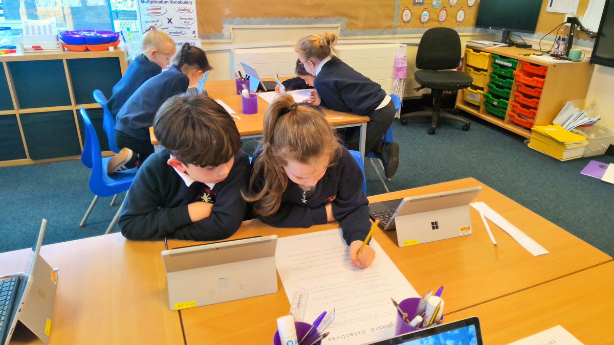 michael_primary's tweet image. This week we have been keyboard detectives! Year 2 absolutely loved this challenge and worked brilliantly in pairs to become more familiar with the keys in readiness for our Word Processing unit @kapowprimary @STOC_CAT #stmiccomputing