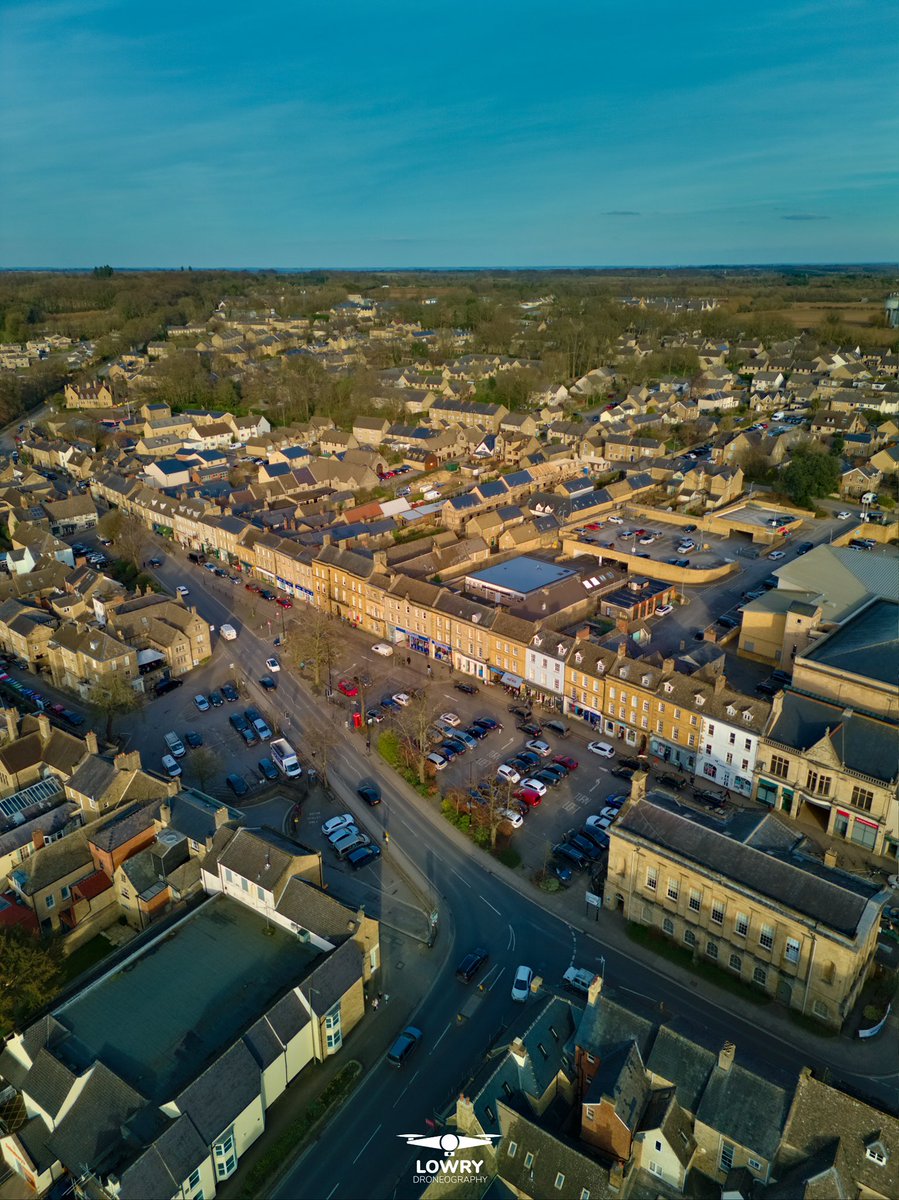 Aerial photos of Chipping Norton in The Cotswolds 📸

Starting with Bliss Tweed Mill, followed by shots of the village itself. 

#thecotswolds #cotswolds #chippingnorton #drone #drones #aerialphotography #dronephotography #dji #djimini4pro