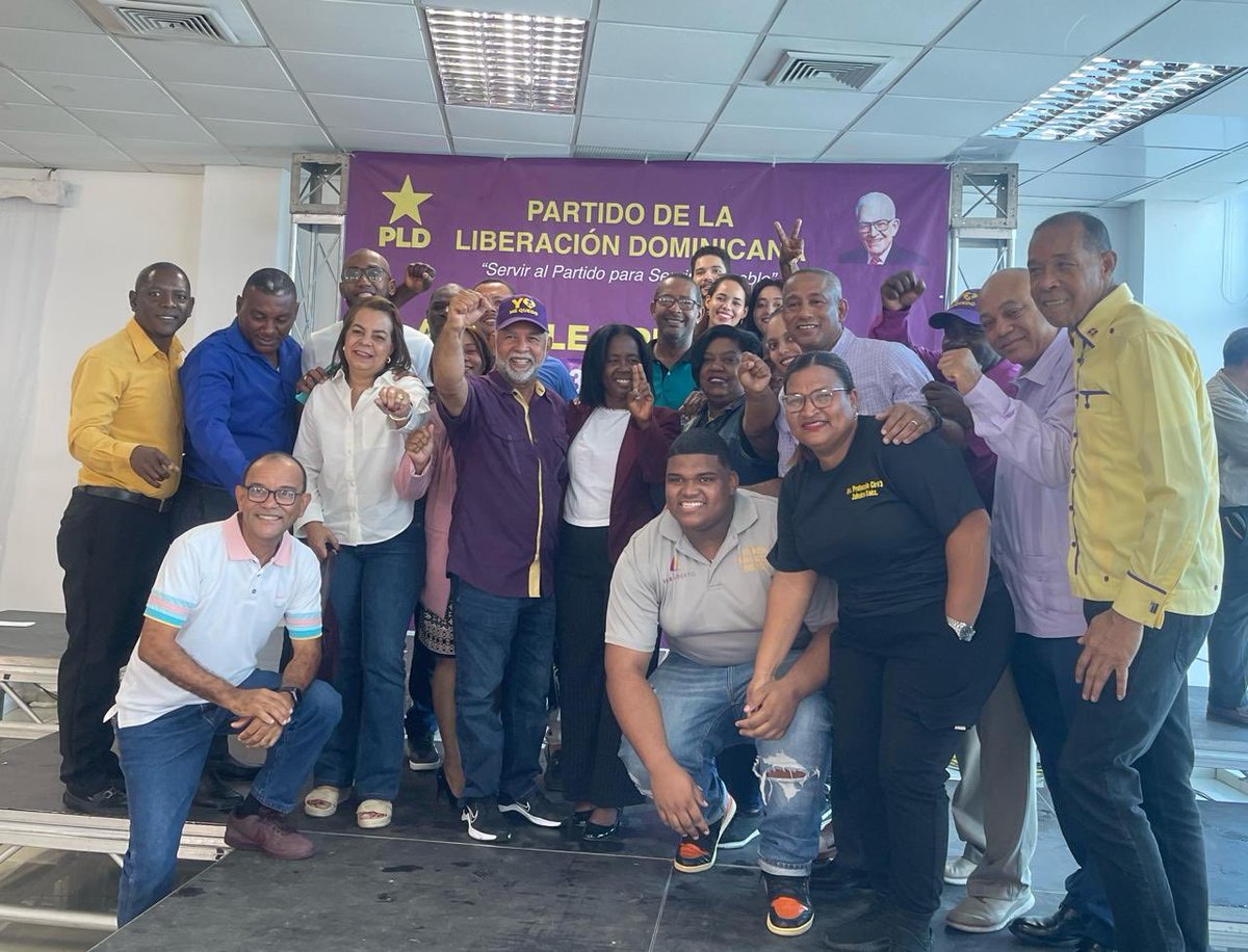 Agustin_H's tweet photo. Parte del Equipo Político del ⁦@pEduardoHidalgo⁩ Circ 3, Prov. Sto. Dgo. Apoyando Encuentro ⁦@PLDenlinea⁩ de Dirigentes con la presencia del presidente  ⁦⁩  ⁦@DaniloMedina⁩ y Secretario General  ⁦@JohnnyPujols⁩ .  #CrecimosConElPLD #Circ3,SD https://t.co/2wKCoqWvj8