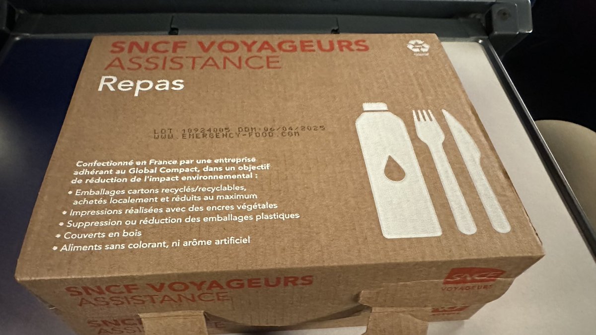 Notre #TGV a heurté des animaux. Changement de train en urgence, super accompagnement, le minimum pour tenir.  Merci aux agents ⁦<a href="/SNCFVoyageurs/">SNCF Voyageurs</a>⁩ de leur aide et disponibilité. #CaArrive