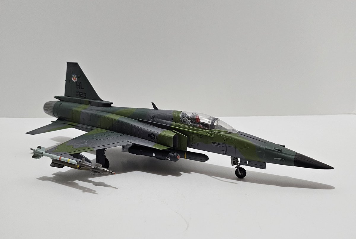 MidnightModeli1 tweet picture