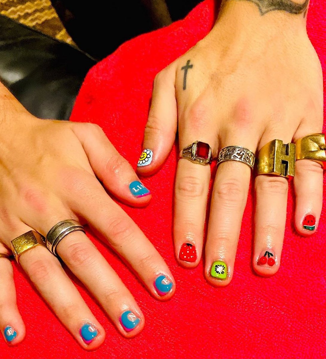 TTFitNailLife's tweet photo. Ever wonder how celebs like Harry Styles pull off bold nail art? It's redefining masculinity one nail at a time! 💅💪 Rise above stereotypes with a touch of nail flair. What's your take on men rocking bold nail designs? Share your favorite styles below! 👇... https://t.co/5oiZf8zNQr